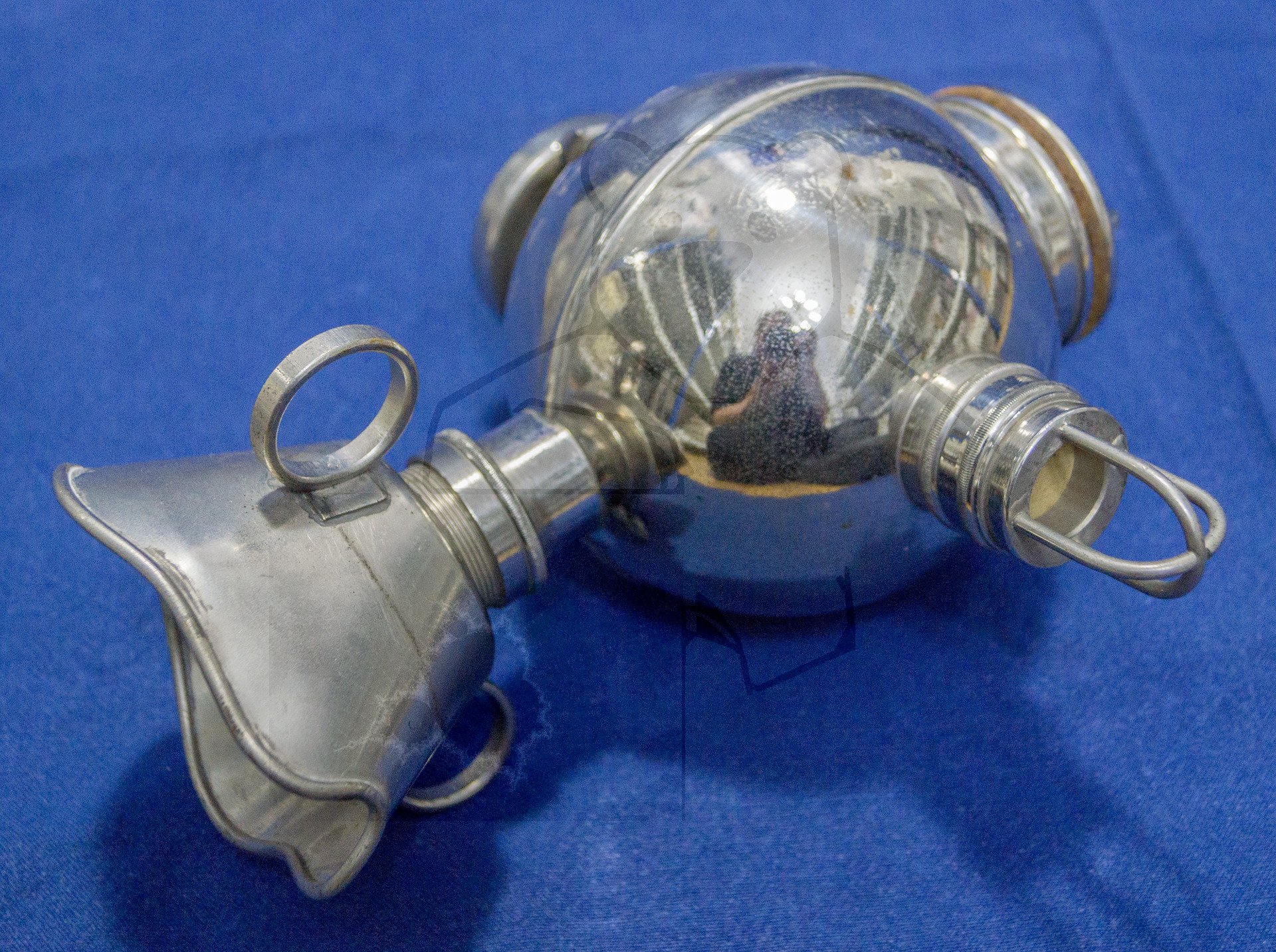 Äthermaske mit verstellbarer Dosierung, ca. 1907, Schräge Ansicht der Maske